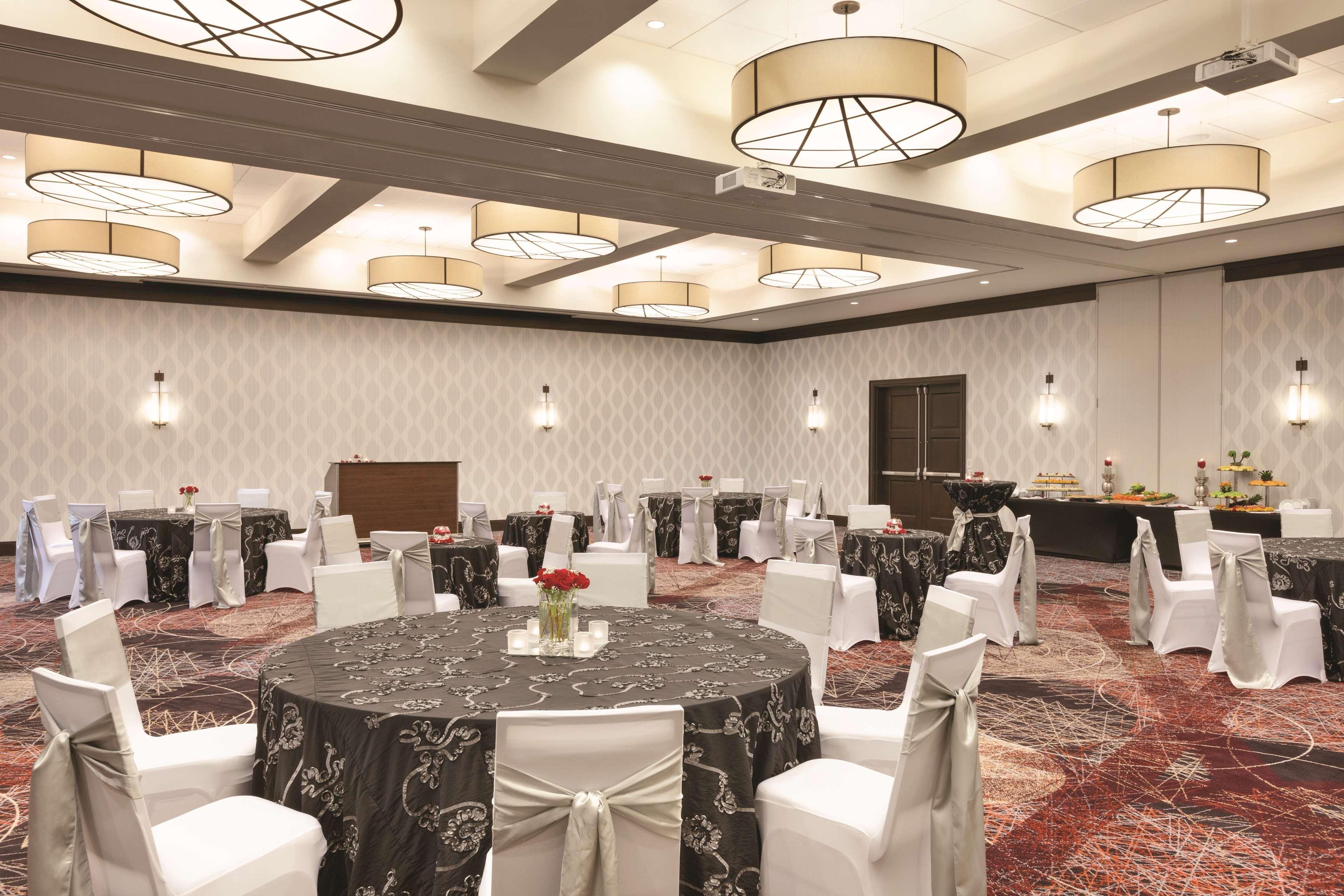 Embassy Suites Springfield Exteriér fotografie